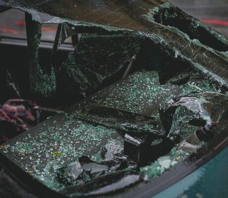 crédit Photo de Artyom Kulakov: https://www.pexels.com/fr-fr/photo/voiture-verte-2265634/