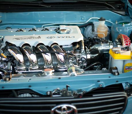crédit Photo de Daniel Cassey Pahati: https://www.pexels.com/fr-fr/photo/photo-d-un-moteur-de-voiture-propre-3689314/