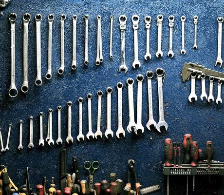 Crédit Photo de Pixabay: https://www.pexels.com/fr-fr/photo/jeu-de-cle-a-outils-162553/