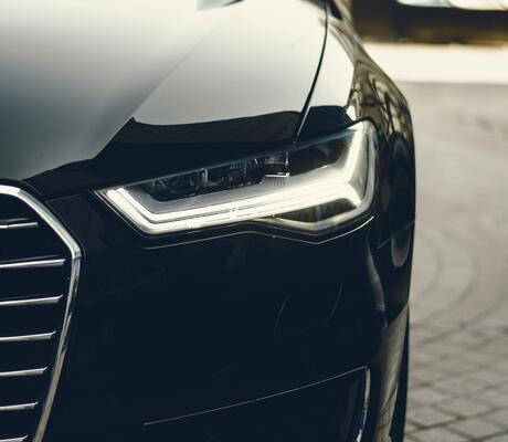Crédit Photo de Sarmad Mughal: https://www.pexels.com/fr-fr/photo/voiture-noire-305070/